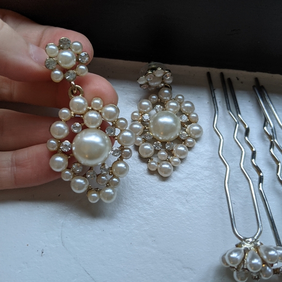 Pretty pearl earrings/hair pins bundle - Picture 2 of 2